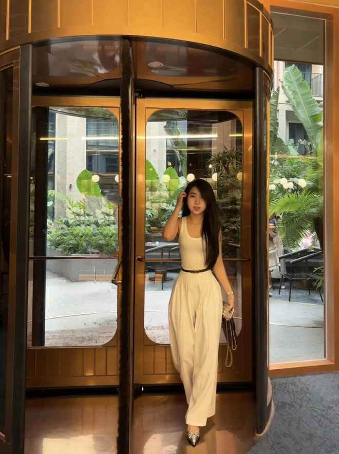 Nguyễn Nụ thường xuyên diện những phong cách bó sát khoe đường cong cơ thể quyến rũ