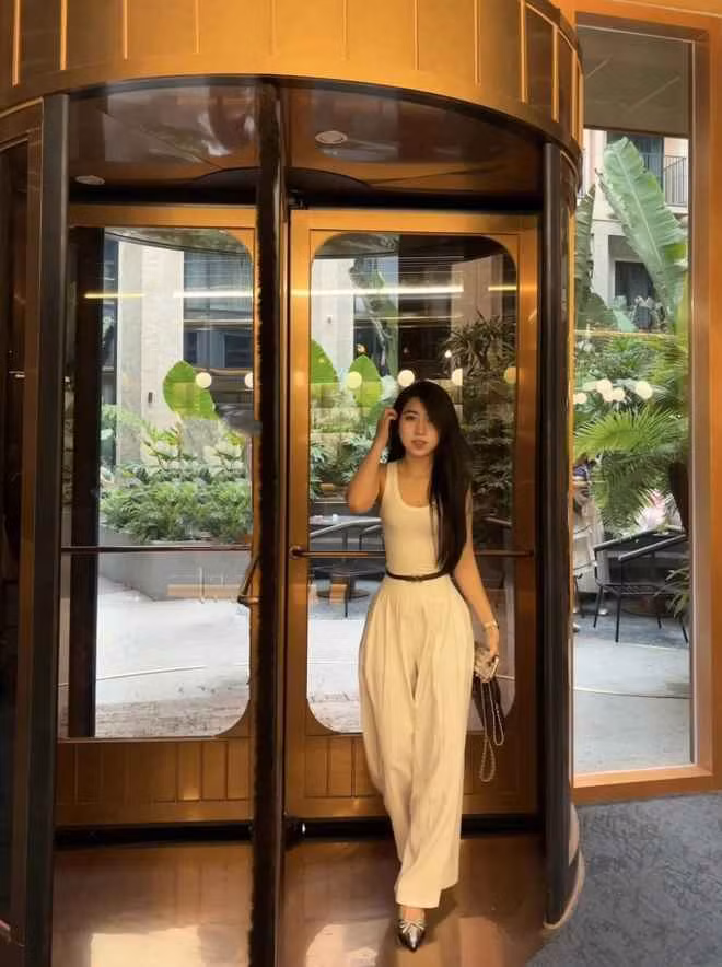 Nguyễn Nụ thường xuyên diện những phong cách bó sát khoe đường cong cơ thể quyến rũ