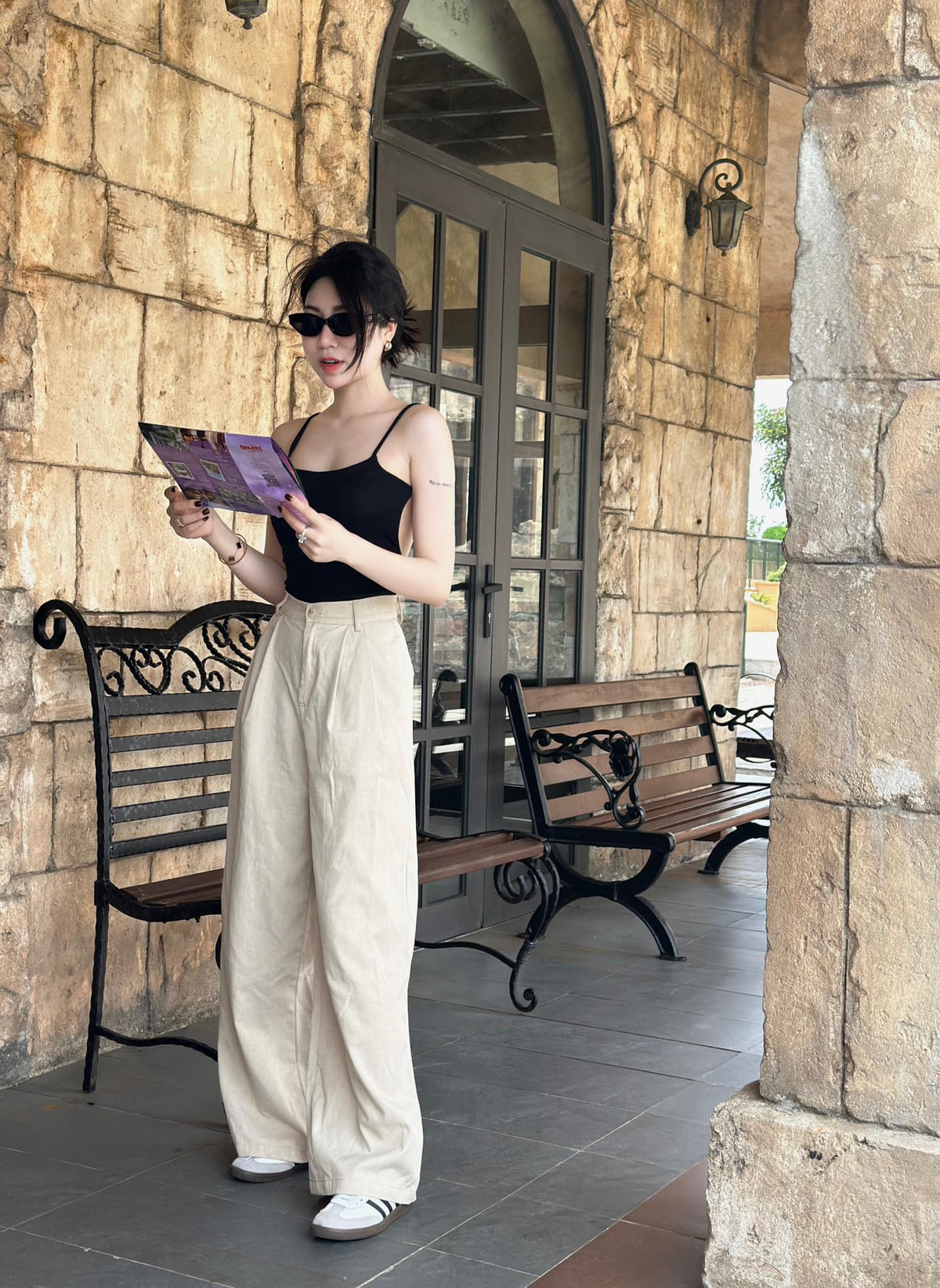 Có anh trai nổi tiếng, Nụ cũng được nhiều người quan tâm. Trang Facebook của cô hiện có hơn 60.000 người theo dõi.