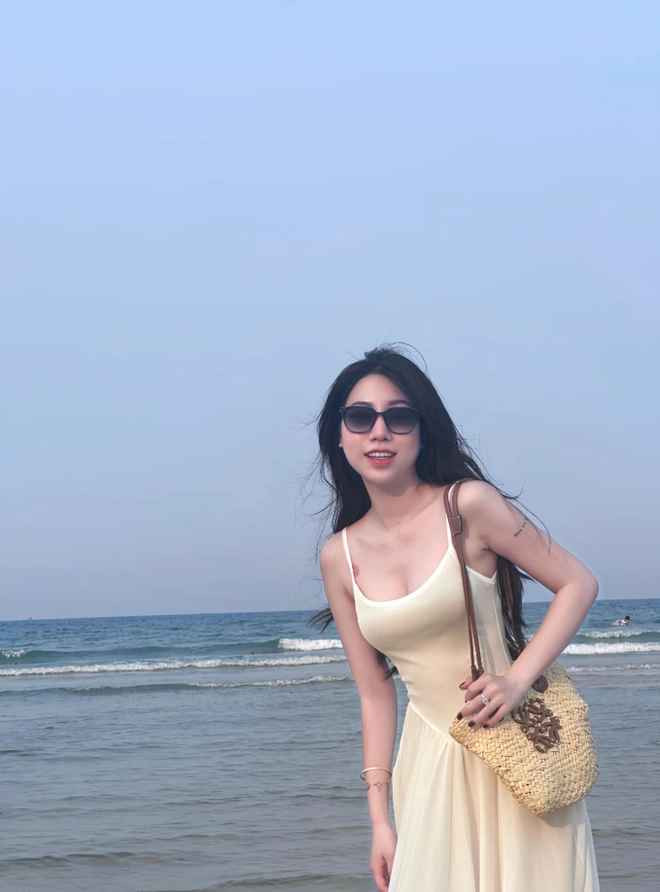 Em gái xinh đẹp của Văn Toàn hiện giúp anh quản lý quán cà phê tại Hải Phòng