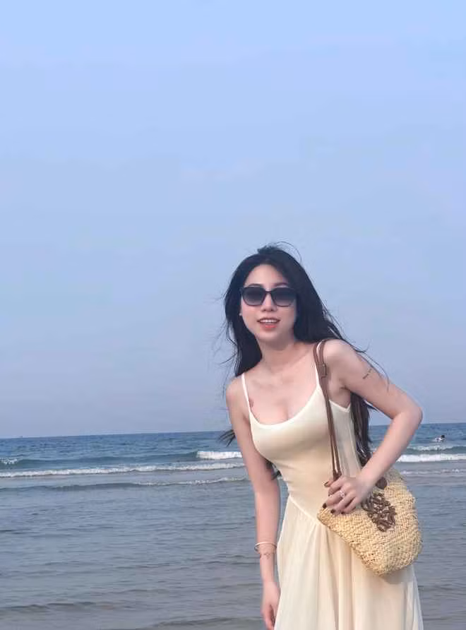 Em gái xinh đẹp của Văn Toàn hiện giúp anh quản lý quán cà phê tại Hải Phòng