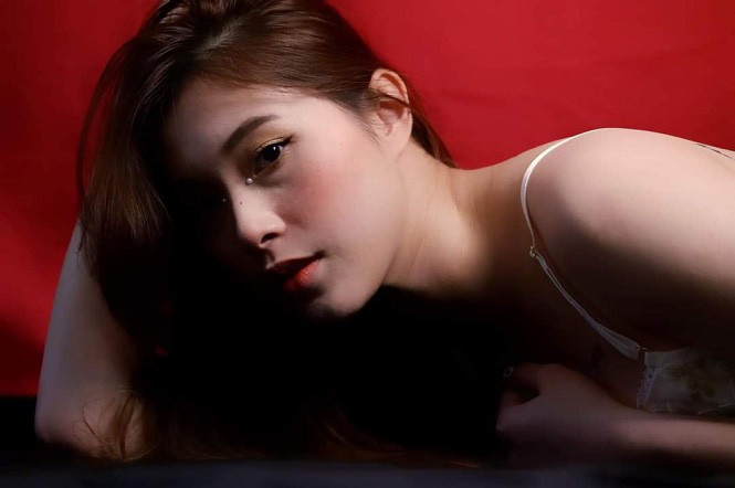 Không chỉ sở hữu gương mặt với đường nét tinh tú, Đặng Thu Huyền còn có một vóc dáng không chê vào đâu được.