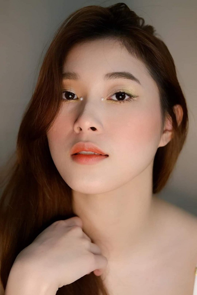 Đặc biệt, trong những bức ảnh khoe triệt để vóc dáng và nhan sắc của mình, Thu Huyền nhận vạn lời khen từ fan.