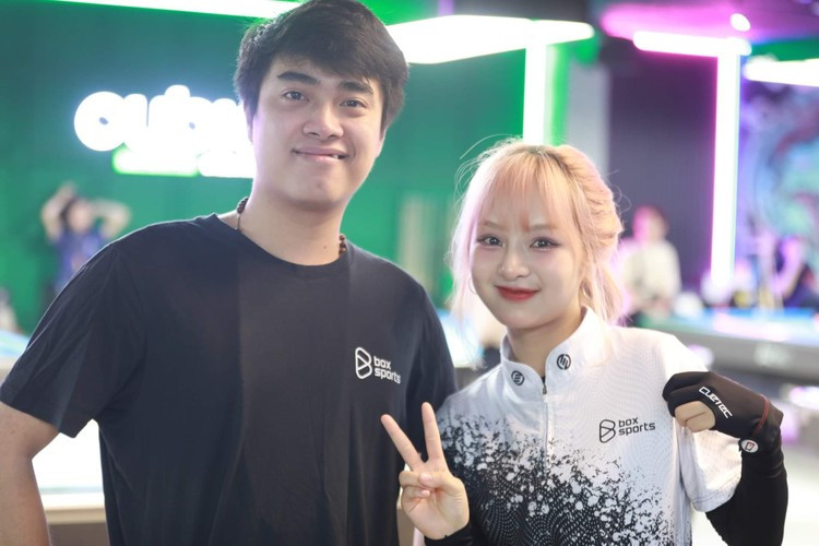 Trước đó, khi có người hỏi tại sao không nâng kích thước vòng 1 hay vòng 3 cho thêm quyến rũ, Gấm Kami thẳng thắn: "Nhãn hàng book mình quay mặt là chính nên đầu tư thôi".