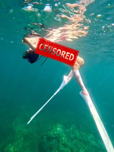 Theo quan sát, tham gia lặn biển nhiều bạn trẻ cũng bị chỉ trích nặng nề khi cố tình “khoe thân” đầy phản cảm. Qua các hình ảnh ở trên, có thể thấy rõ, những cá nhân này đang không tuân thủ, mặc đúng trang phục bảo hộ phù hợp.