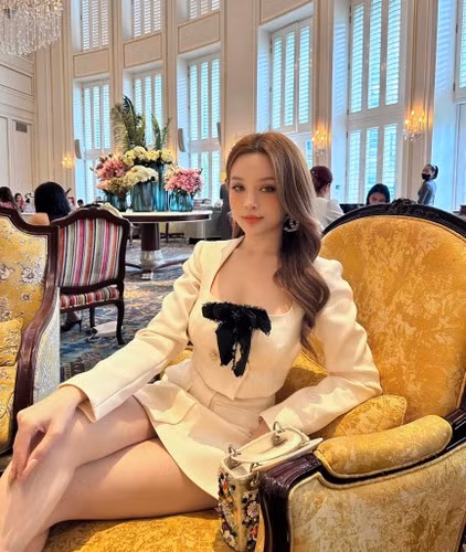 Sở dĩ Huyền Baby có thể duy trì được phong độ xinh đẹp dù đã 34 tuổi là nhờ chăm chỉ làm đẹp bằng nhiều cách khác nhau.