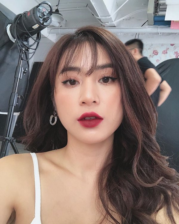 Dù đã là mẹ 2 con nhưng vóc dáng của Ngọc Anh vẫn vô cùng gợi cảm.