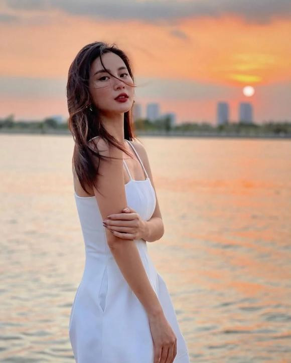 Kể từ sau khi kết hôn, Ngọc Anh trở nên vô cùng kín tiếng. Cô hạn chế xuất hiện hay chia sẻ về cuộc sống đời tư trước truyền thông.