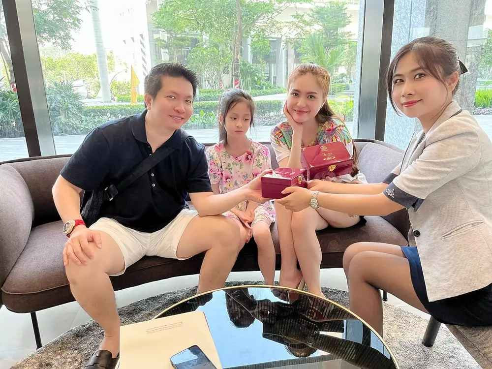 Đáp lại màn flex của vợ, ông xã nữ đại gia cũng có ngay động thái khi bà xã mang vàng dành dụm đi bán: "Không có giỡn nha Băng nha".