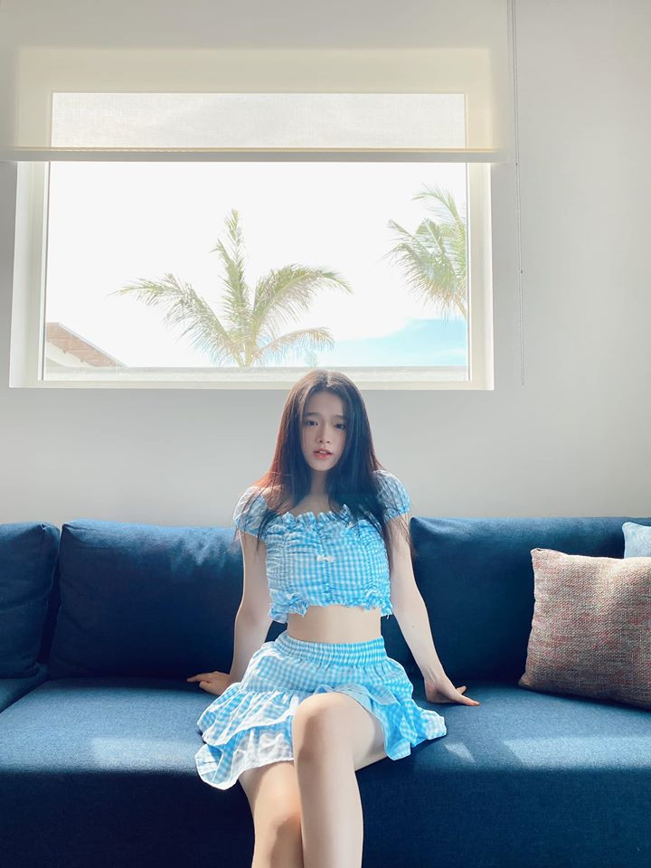 Nói về hàng hiệu, nhiều dân tình để ý, Linh Ka sở hữu kha khá hàng hiệu như túi xách, giày thể thao, quần áo, phụ kiện…