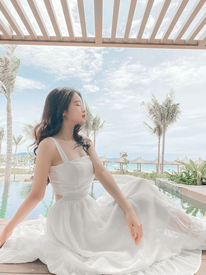 Linh Ka còn thường xuyên check-in sang chảnh và đi du lịch khắp nơi.