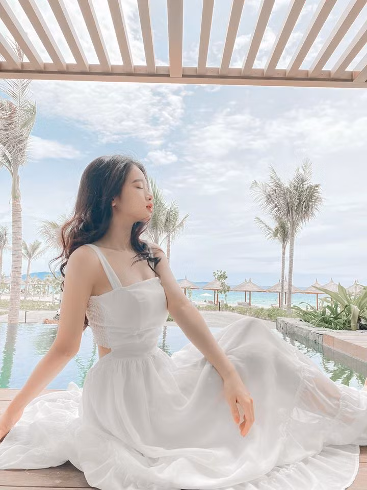 Linh Ka còn thường xuyên check-in sang chảnh và đi du lịch khắp nơi.