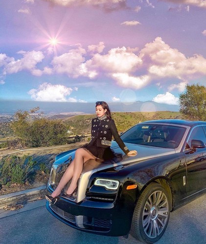 Ngoài ăn kiêng, cô đi bộ nhiều hơn để tiêu hao mỡ thừa. Tiểu Giang đi bộ mọi lúc, thậm chí chọn đi thang bộ thay vì thang máy để tập luyện.