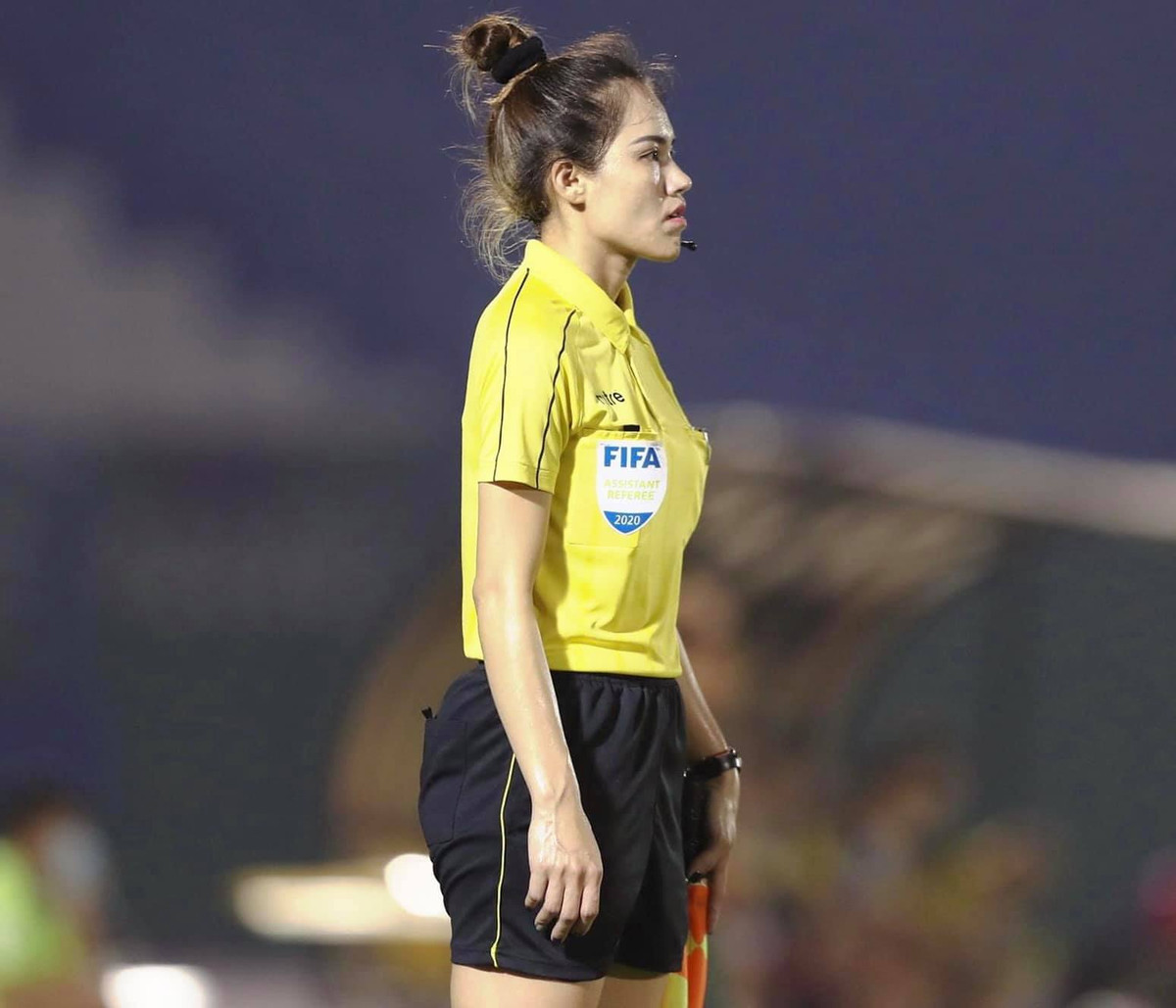 Sau thời gian lục lọi, truy vết, cuối cùng danh tính nữ trọng tài xinh đẹp của bóng đá Việt Nam cũng được tìm ra. Đó là Hà Thị Phượng sinh năm 1986 đến từ Hải Phòng.