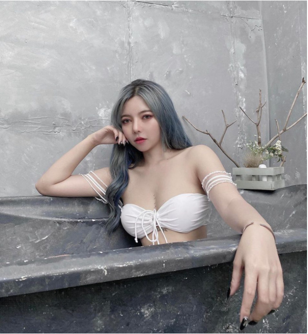 Tài năng chơi game không phải bàn cãi nhưng streamer Ohsusu cũng dính vào một số những lùm xùm, scandal không đáng có và cô nàng này phải ở ẩn 1 thời gian.