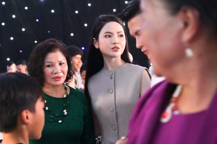 Đáng chú ý cặp nhẫn từ tháng 5/2023 khác với chiếc nhẫn mà Thanh Huyền mới khoe gần đây. Ảnh: PH