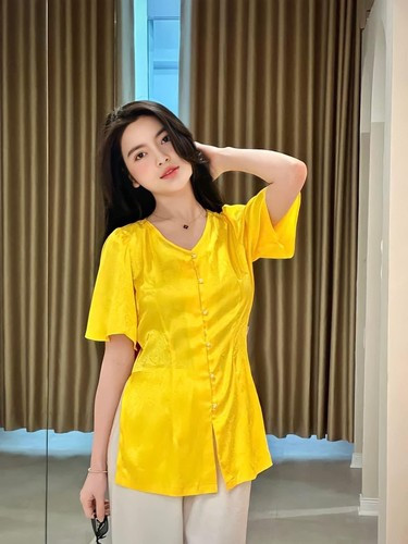 Ngoài viêc cùng nhau xuất hiện ở các sự kiện, Quang Hải và Thanh Huyền đều có công việc riêng. Trong khi nam cầu thủ bận rộn với lịch thi đấu thì nàng hot girl chuyên tâm vào việc bán hàng.