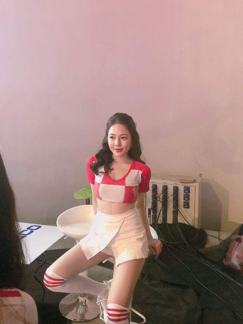 Còn nhớ cách đây 3 năm, Trâm Anh từng là một trong số những gương mặt hot girl tham gia vào chương trình bình luận bóng đá Nóng Cùng World Cup.