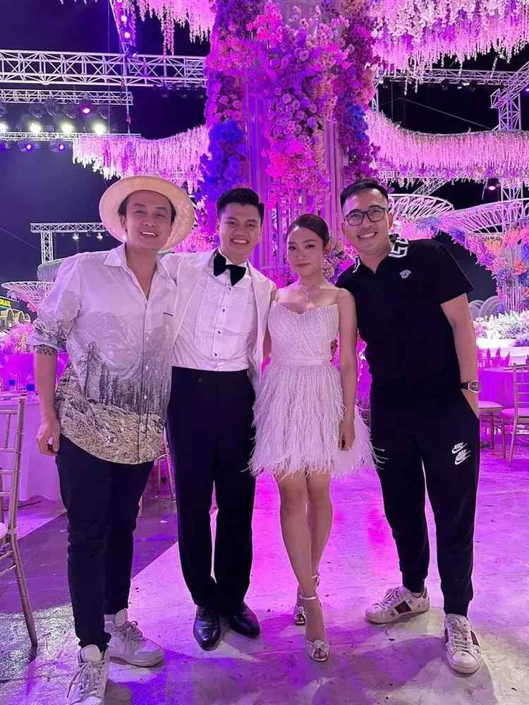 Được biết, chủ nhân của đám cưới khủng này là cô dâu có tên Ngọc Như còn chú rể tên Ngọc Hùng.