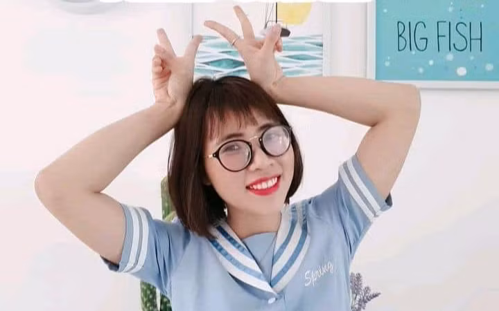 Theo đó, một netizen cho rằng Thơ Nguyễn đã 30 tuổi rồi nhưng hành động, ăn mặc tưởng như mới 20.