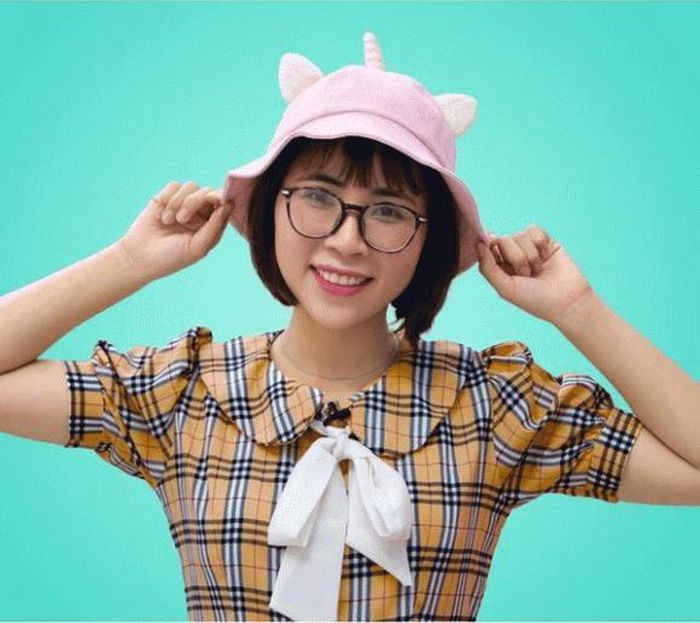 Thành ra cứ lâu lâu, người ta lại thấy Thơ Nguyễn làm clip đáp trả các ý kiến này. Lần trước là tin đồn phẫu thuật thẩm mỹ còn lần này là bình luận liên quan đến phong cách của nữ YouTuber.