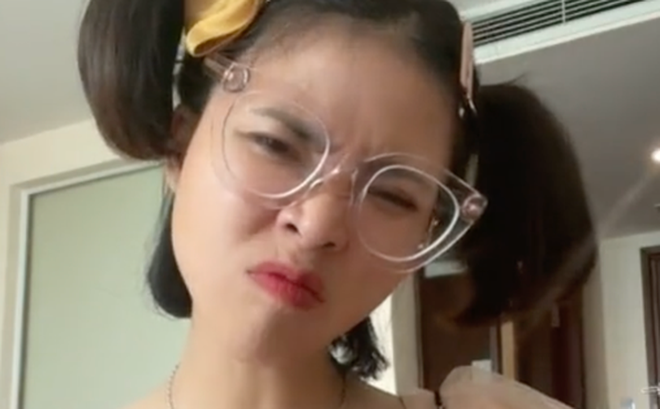 Nhiều người cho rằng netizen kia "kém duyên", ai cũng có quyền sở hữu phong cách cá nhân riêng. Thơ Nguyễn thích style ngây thơ, đó là quyền của nữ Youtuber.