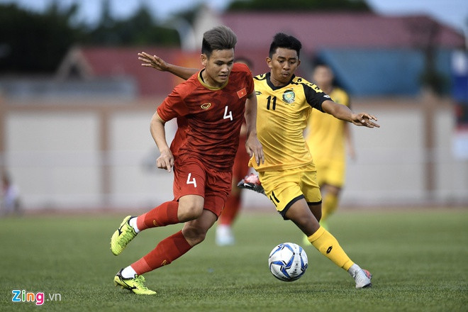 Tấn Tài đã có trận đấu trở lại tốt trong màu áo của U23 Việt Nam. Sự có mặt của hậu vệ này khiến cánh phải không còn bị khoét quá nhiều.