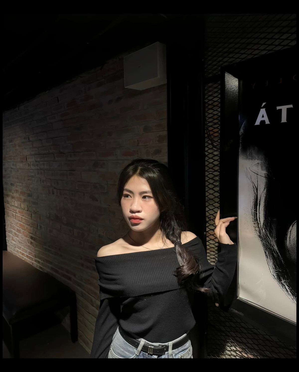 Thanh Nhã trong mắt người hâm mộ là một cô gái mạnh mẽ, bản lĩnh... cũng vì vậy trở lại cuộc sống đời thường hình ảnh dịu dàng, nữ tính của tiền vệ sinh năm 2001 khiến ai cũng phải xuýt xoa.