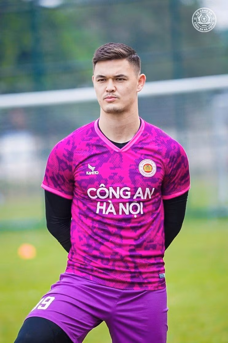 Patrick Lê Giang là thủ môn được CLB Công an Hà Nội mang về trước khi thị trường chuyển nhượng đóng cửa.