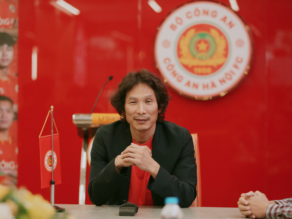 HLV Gong Oh Kyun dua CLB Cong an Ha Noi vuon tam chau A-Hinh-2