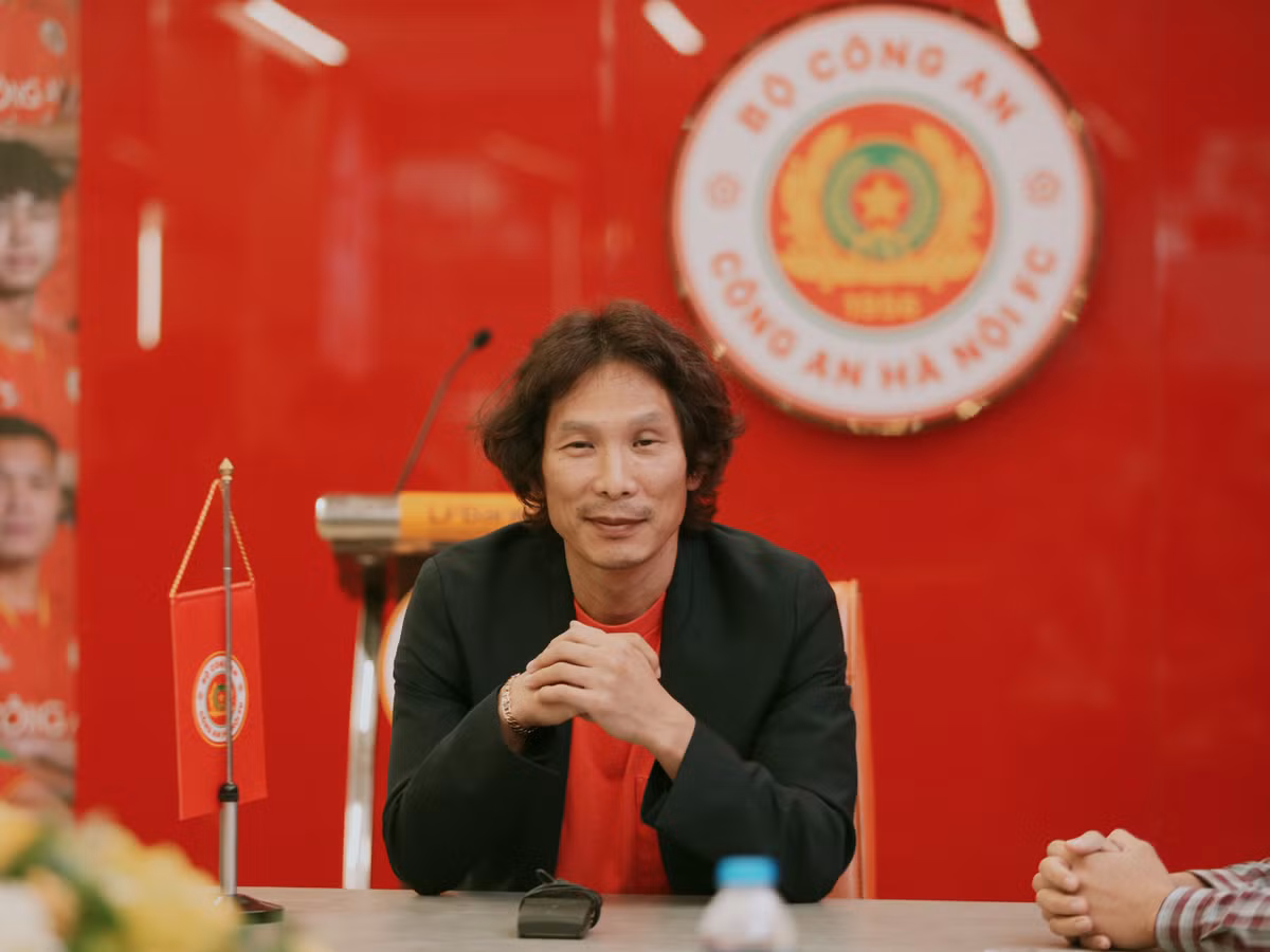 HLV Gong Oh Kyun dua CLB Cong an Ha Noi vuon tam chau A-Hinh-2