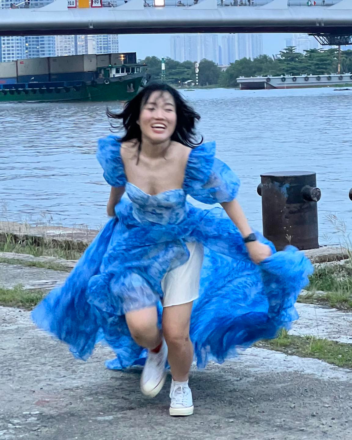 Giao diện mới của Lê Thụy nhận được khá nhiều sự quan tâm của cộng đồng mạng.