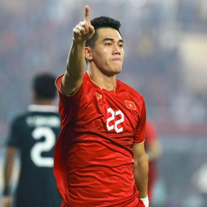 Tiến Linh được nhận xét có gu thời trang đẹp nhất nhì trong dàn ĐTQG và U23 Việt Nam. Nam cầu thủ được đánh giá ăn mặc linh hoạt, năng động động nhưng không kém phần lịch lãm.