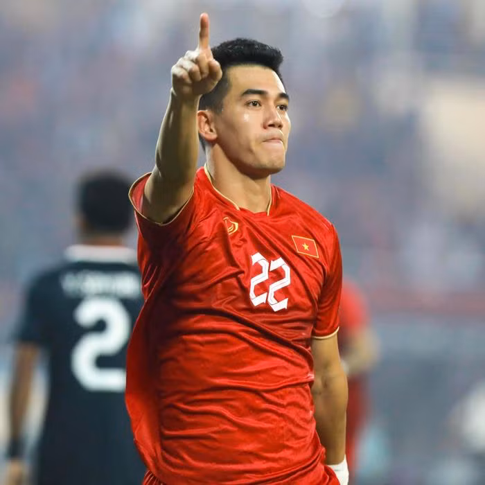 Tiến Linh được nhận xét có gu thời trang đẹp nhất nhì trong dàn ĐTQG và U23 Việt Nam. Nam cầu thủ được đánh giá ăn mặc linh hoạt, năng động động nhưng không kém phần lịch lãm.