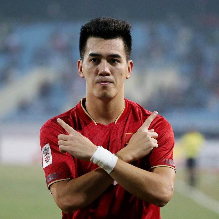 Không chỉ gây ấn tượng mạnh với những khoảnh khắc tỏa sáng trên sân đấu mà Tiến Linh còn nhiều lần được cư dân mạng khen ngợi khi khoe bộ sưu tập hàng hiệu “cực khét”.