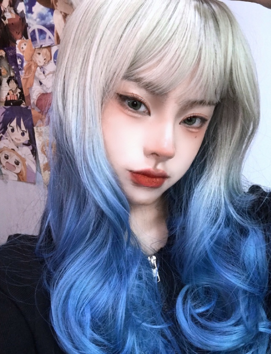 Phía dưới bức ảnh lộ nhan sắc thật của Tiểu Thị, dân mạng không khỏi bất ngờ và để lại bình luận cho rằng cô nàng nên đền bù tổn thất tình thần của họ.