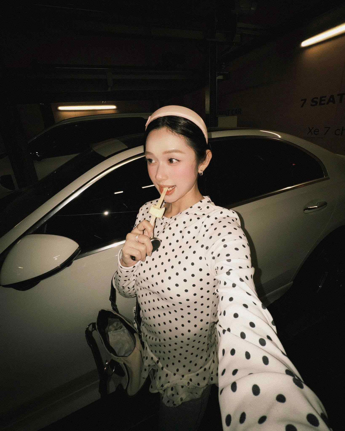 Điều khiến dân mạng phải ghen tị đấy chính là dù chưa bắt đầu giảm cân, thậm chí còn ăn uống khá thoải mái nhưng vóc dáng vẫn không thay đổi, ngoại hình vẫn đẹp xuất sắc.