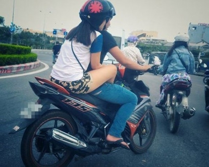 Một câu hỏi được dân tình đặt ra cho trường hợp trên, nếu trên đường có bất kỳ tình huống bất ngờ nào xảy ra, liệu anh ta có kịp thời xử lý?