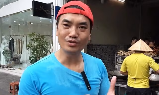 Youtuber Duy Nến từng gây nên làn sóng tranh cãi vào năm 2021 với những video review về ẩm thực Hà Nội. Anh từng hứng nhiều chỉ trích khi mắc lỗi sai về kiến thức ẩm thực, thường đặt ra những câu hỏi ngờ nghệch hoặc miêu tả món ăn “không đâu vào đâu”.