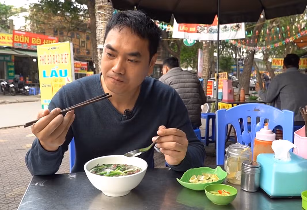 Sau hai năm dừng review ẩm thực do biến cố, hiện anh chàng này duy trì công việc sáng tạo nội dung tuy nhiên nội dung có phần thay đổi khi chuyển sang các chủ đề video về lịch sử, các địa điểm di tích văn hóa…