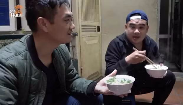 Trong thời gian cuối năm 2021, “Duy Nến” gây bất ngờ khi đăng tải các clip ‘đú trend’ và sau đó là các clip hướng dẫn nấu ăn.