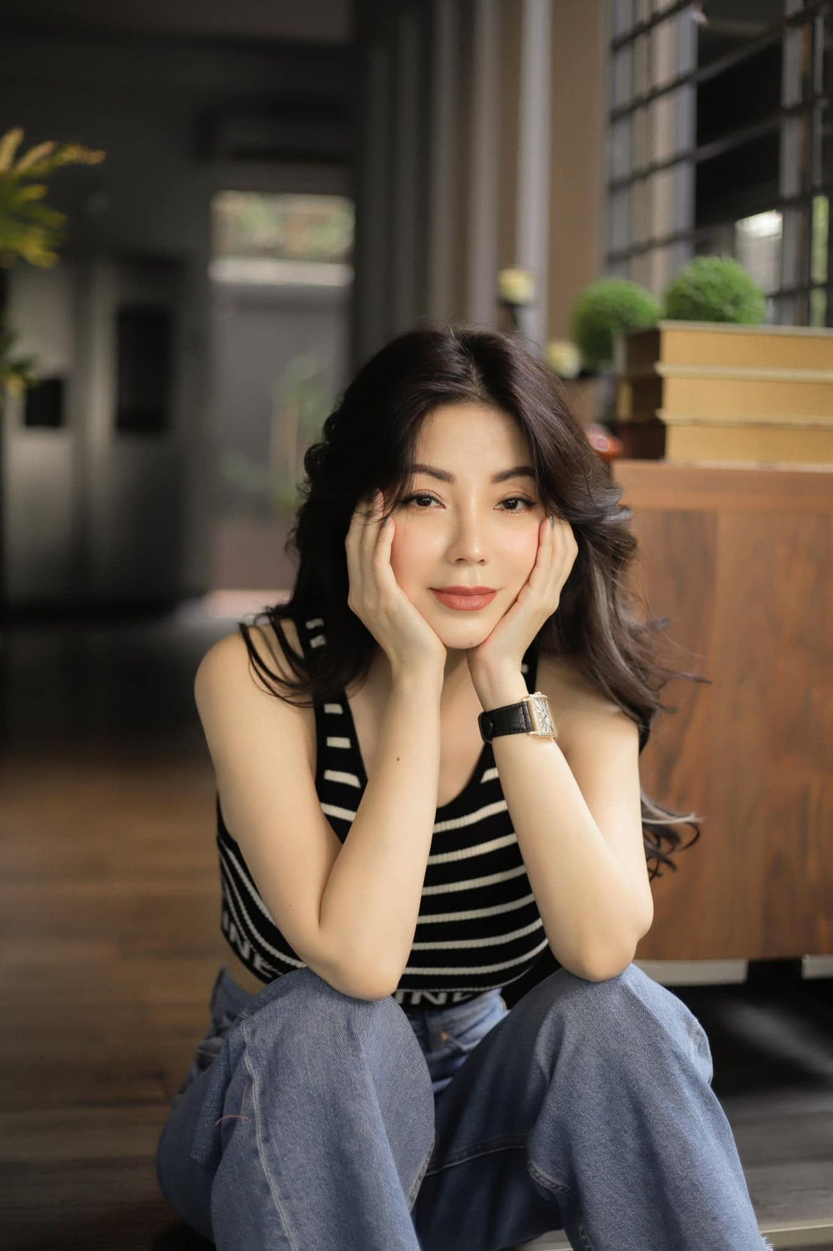 Đặc biệt là cô con gái lớn của chị Angela Ngô, bạn ấy chăm chỉ cùng mẹ lên ý tưởng, quay phim và góp ý sửa chữa những cảnh quay để nội dung được phong phú hơn.