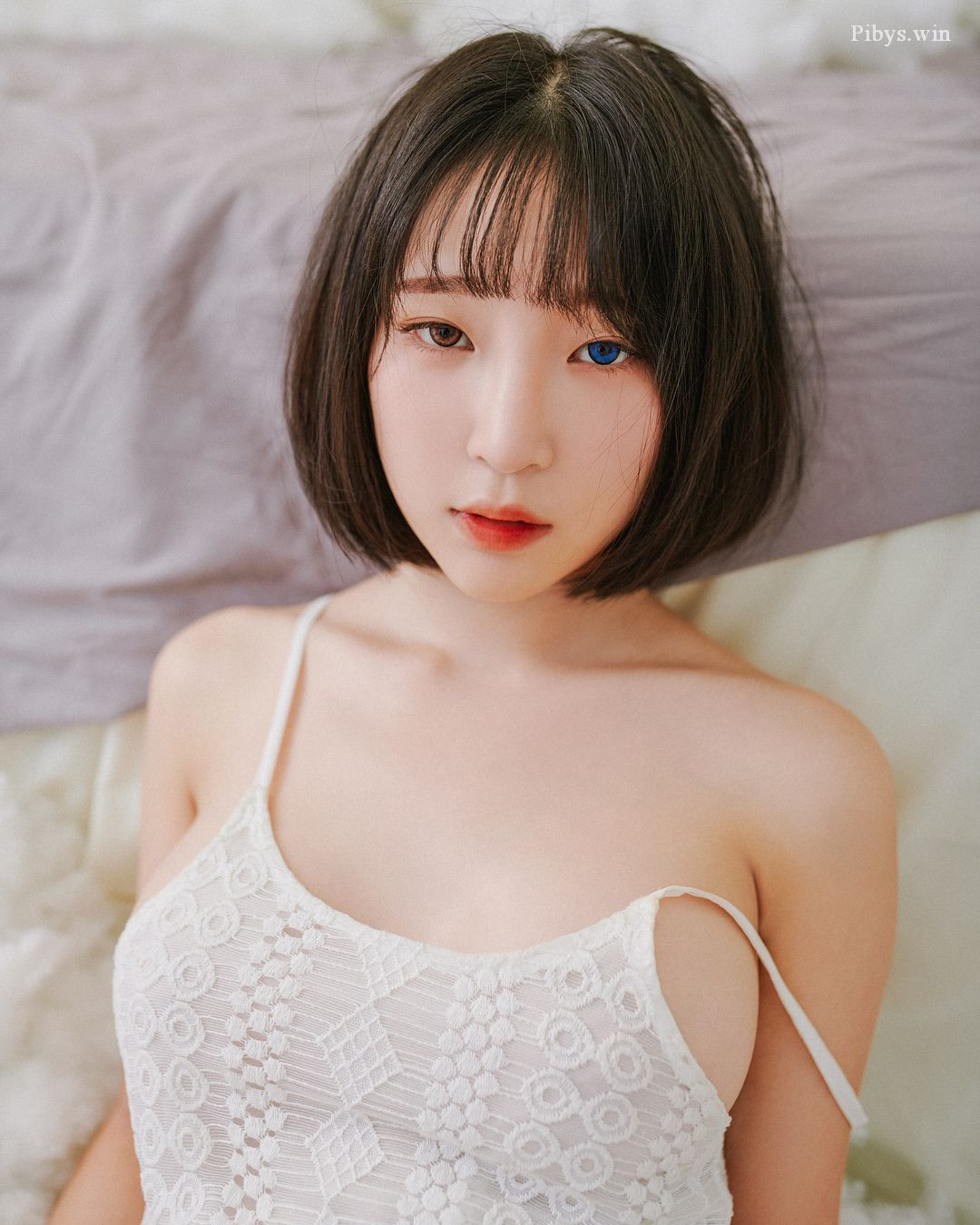 Cô nàng thậm chí còn ngày càng vô tư hơn trong việc lựa chọn trang phục và “pose” dáng trước ống kính.