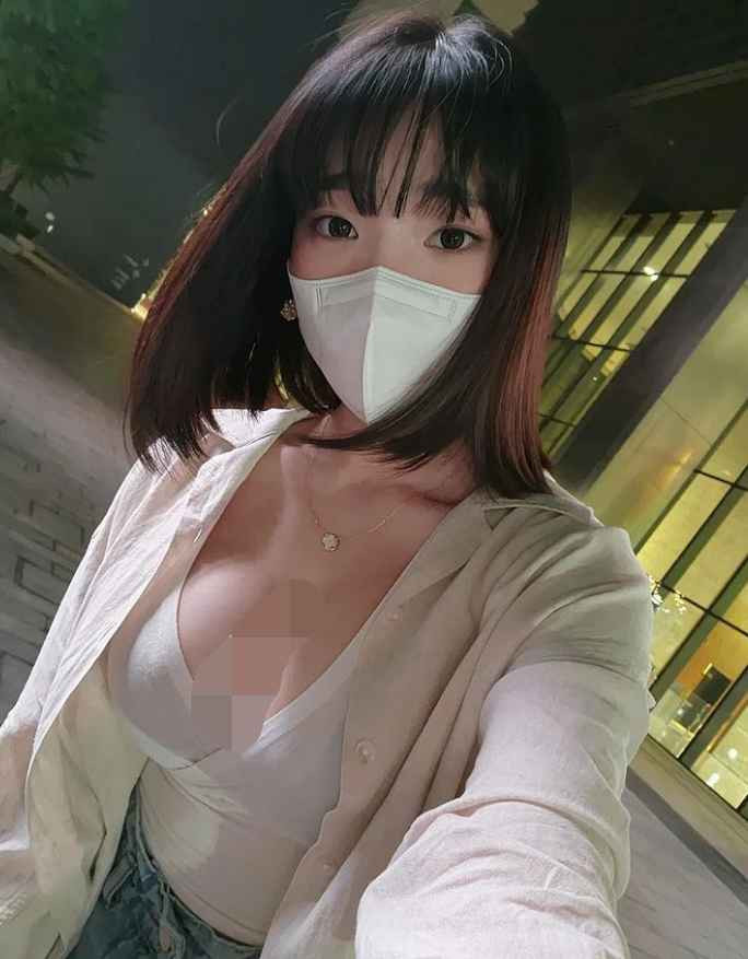 Hiện tại Kang In Kyung đang sở hữu kênh stream của cô đã có hơn 1 triệu lượt đăng ký và mỗi khi lên sóng lại thu hút hàng nghìn người xem cùng lúc.