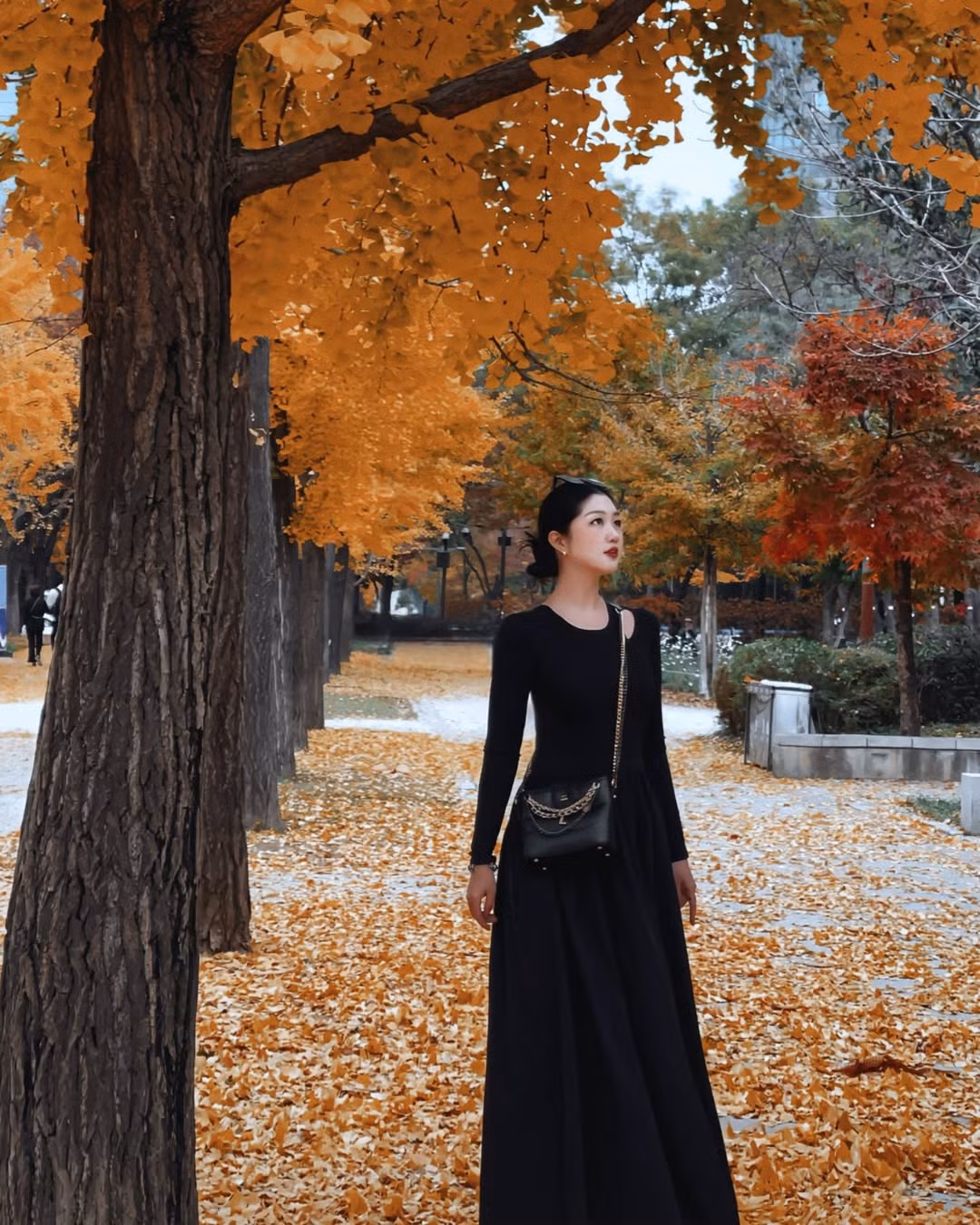 Dù có lợi thế về nhan sắc, nữ tiếp viên trưởng Vietnam Airlines không chọn tham gia thêm cuộc thi sắc đẹp nào hay dấn thân vào nghệ thuật, mà chọn ngành hàng không để gắn bó.