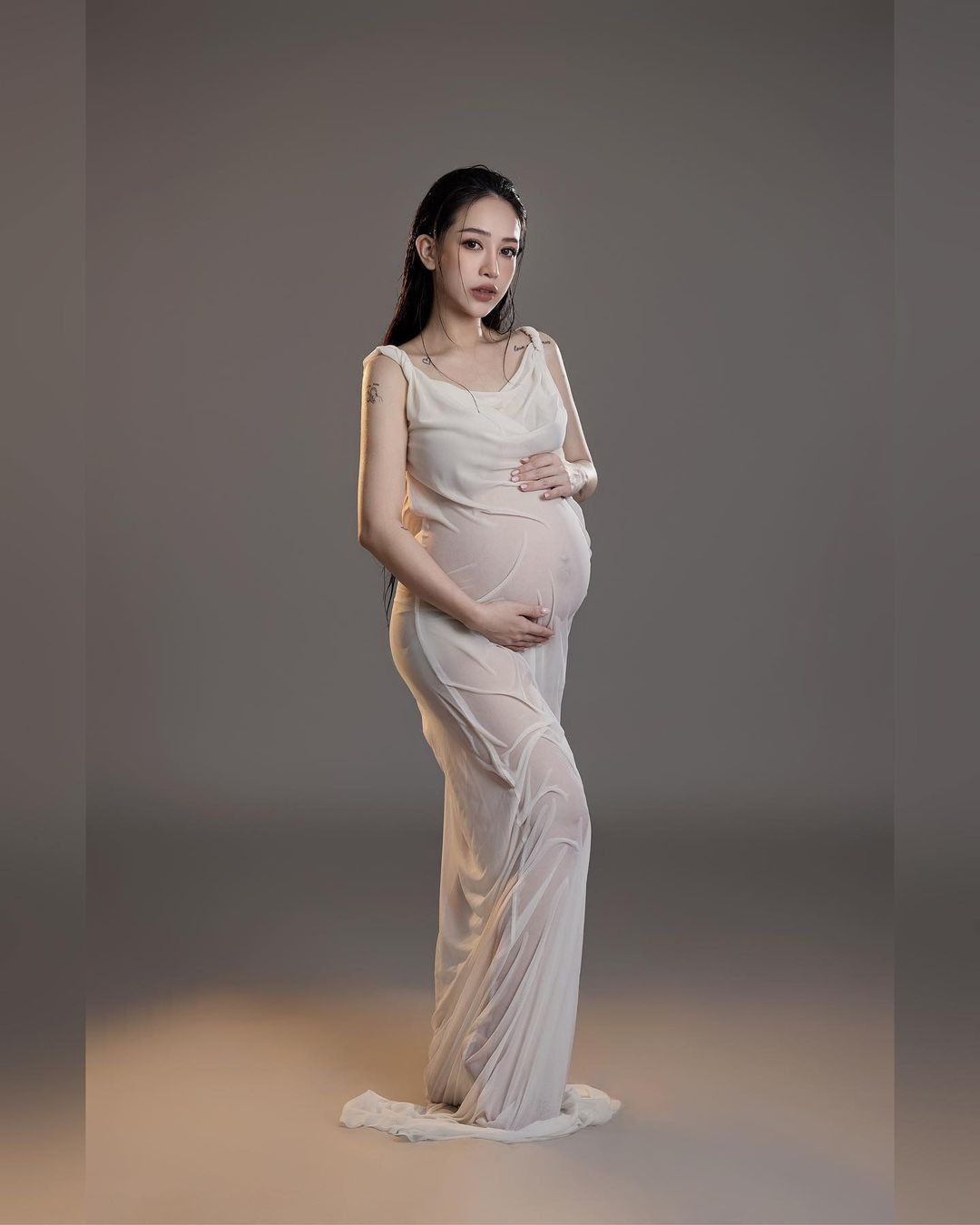 Trong thời gian thai kỳ, Joyce Phạm thử nhiều phong cách thời trang và mỗi lần lên sóng đều nhận được những lời khen tích cực.