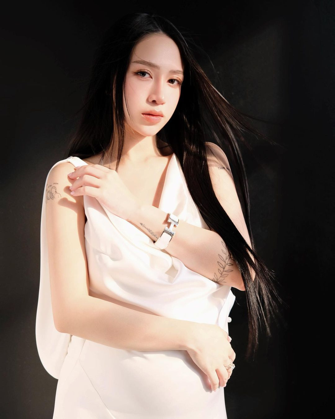 Dù mang thai ở những tuần cuối, con gái Minh Nhựa được khen ngày càng nhuận sắc.