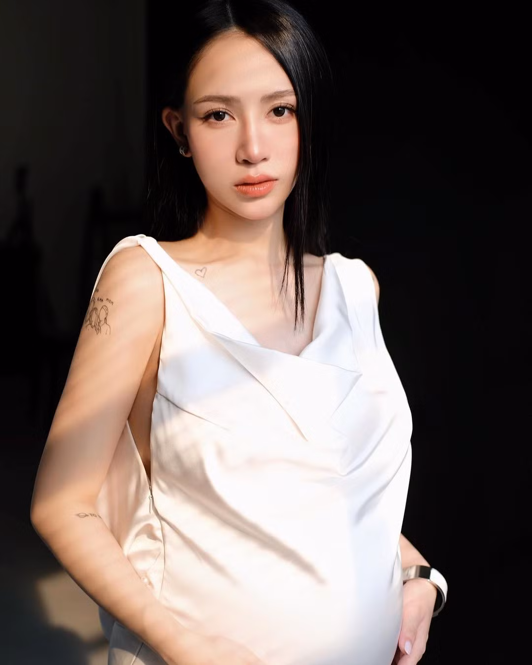 Sau khi sinh bé thứ hai, Joyce Phạm tiết lộ đã nâng cấp ngực để tự tin hơn với vóc dáng.