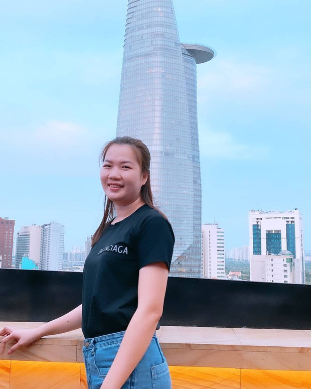 Nhìn vào cuộc sống thượng lưu của Ngọc Trinh trong căn biệt thự vài chục tỷ chất núi đồ hiệu mãi cũng chán, vậy nên nhiều người "xoay chiều" sang tò mò Thuý Kiều - cô trợ lý được nữ hoàng nội y.