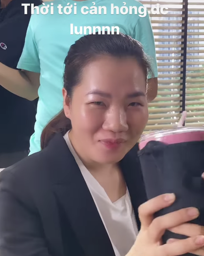 Trước khi trở thành trợ lý Ngọc Trinh thường gắn với hình tượng giản dị, chân phương. Tuy nhiên, thời gian gần đây, Thúy Kiều bỗng trở nên nhuận sắc.